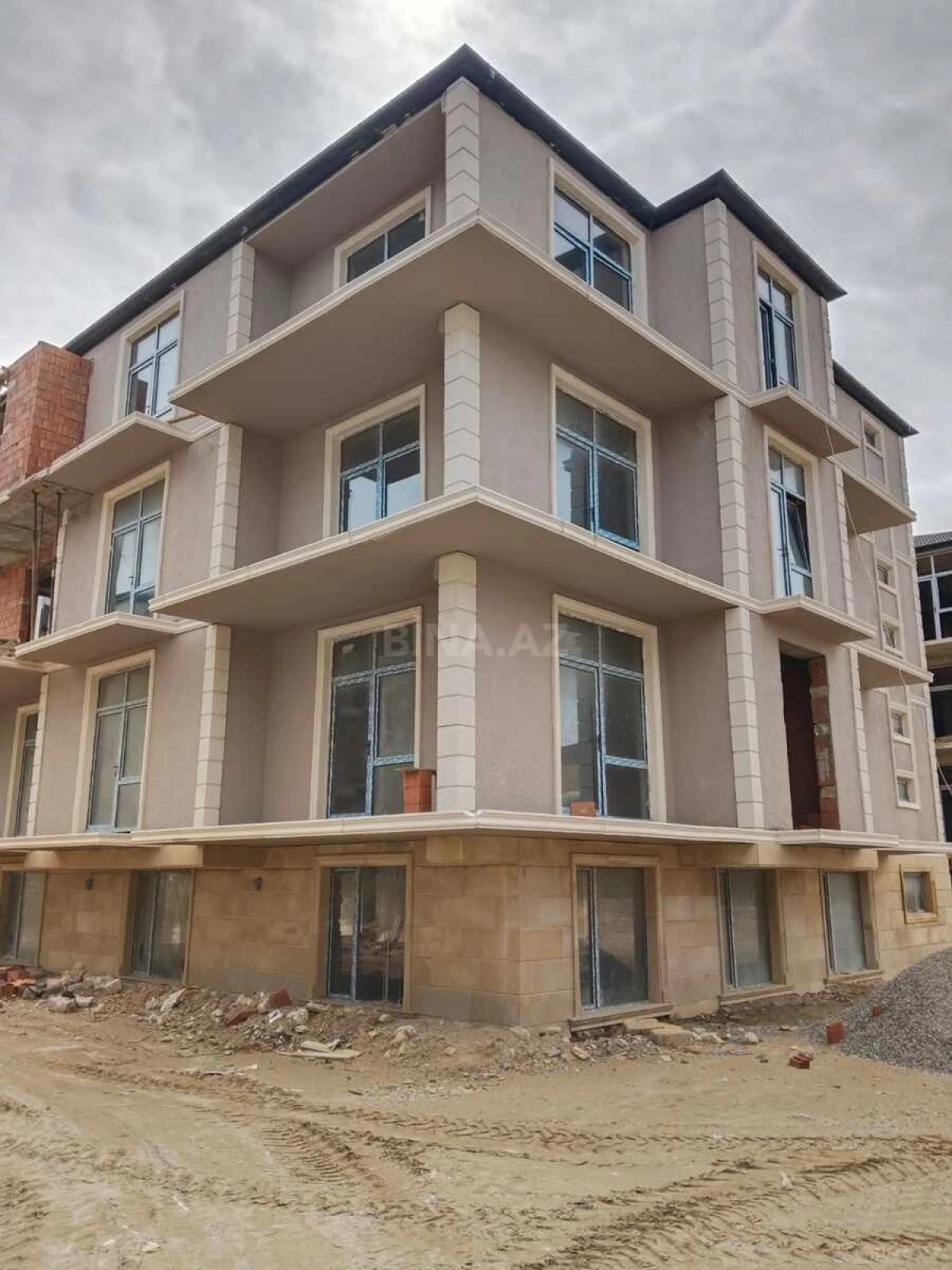 Satılır 2 otaqlı mənzil 74 m²