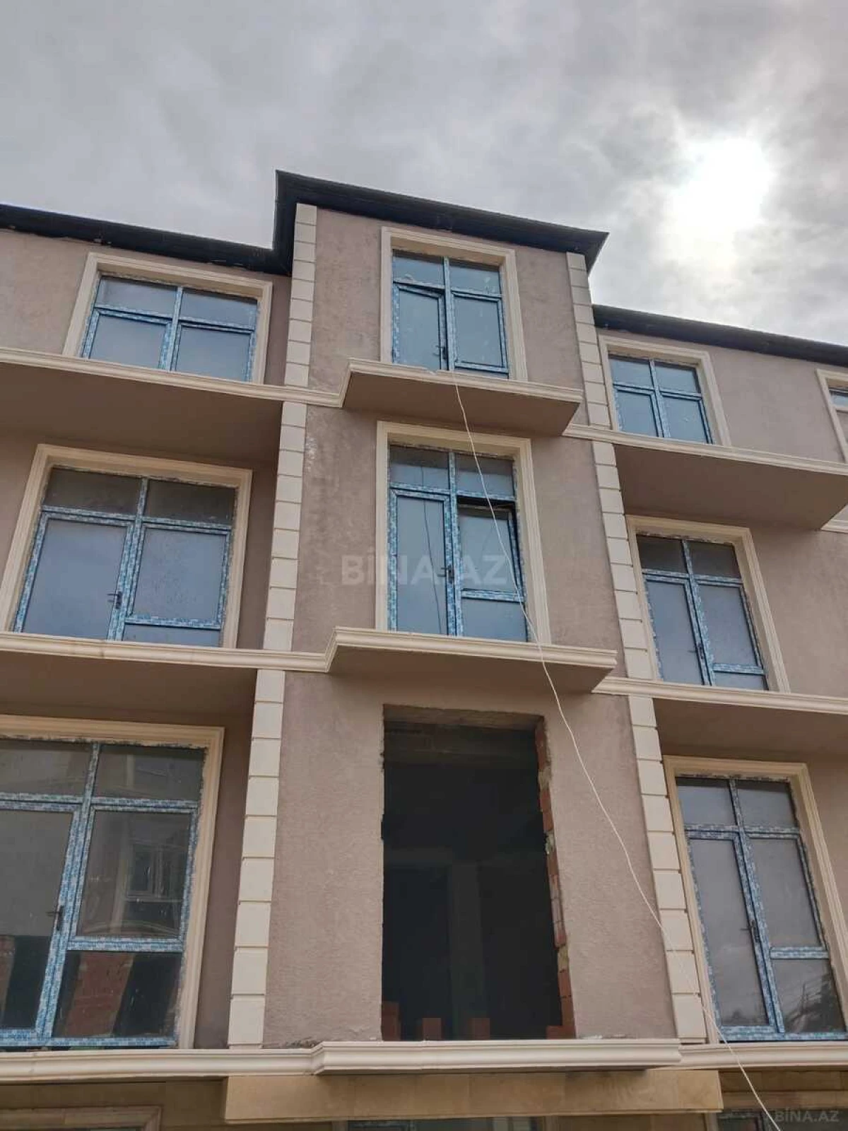 Satılır 2 otaqlı mənzil 74 m²