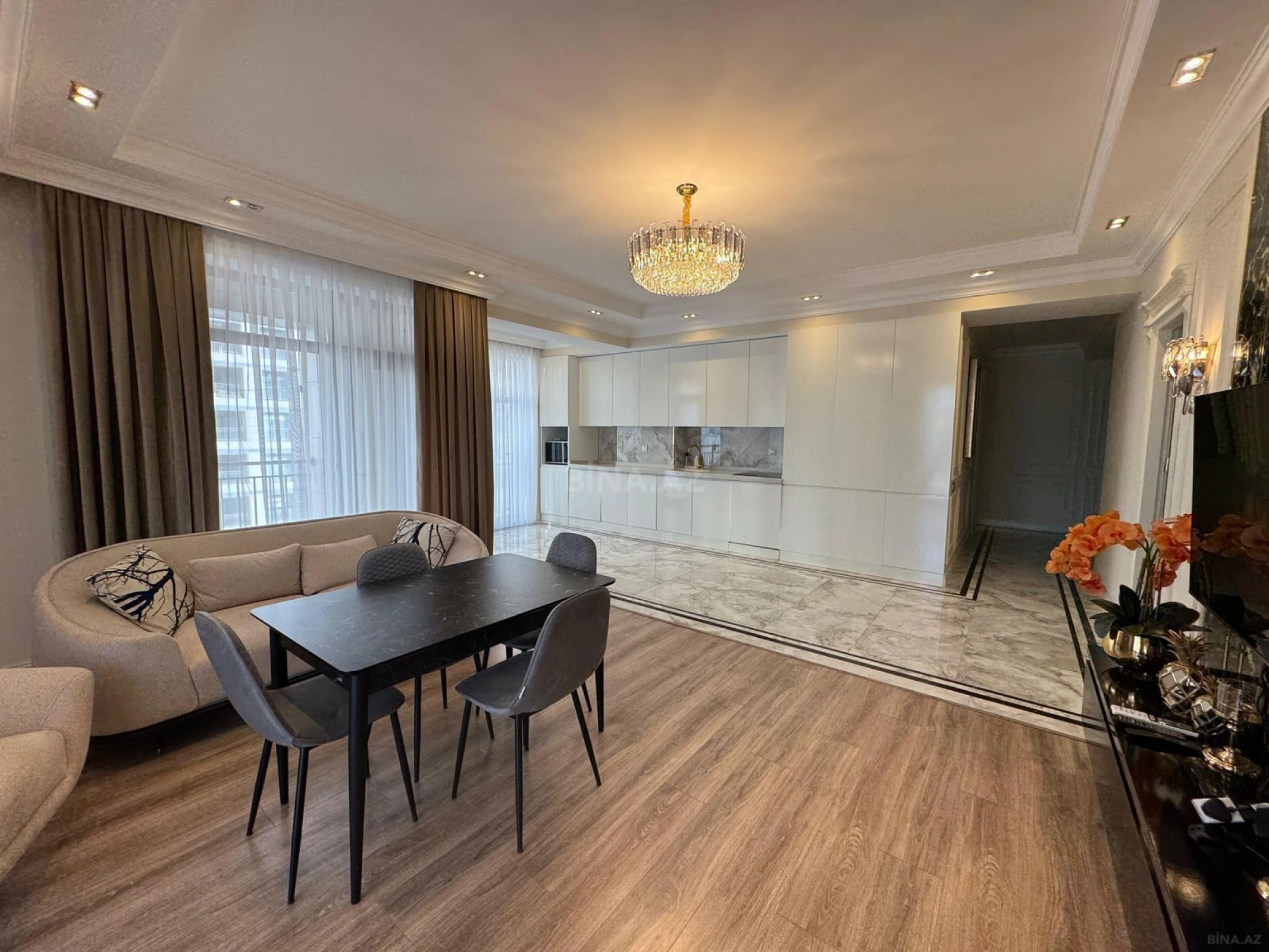 Kirayə verilir 3 otaqlı mənzil 140 m²