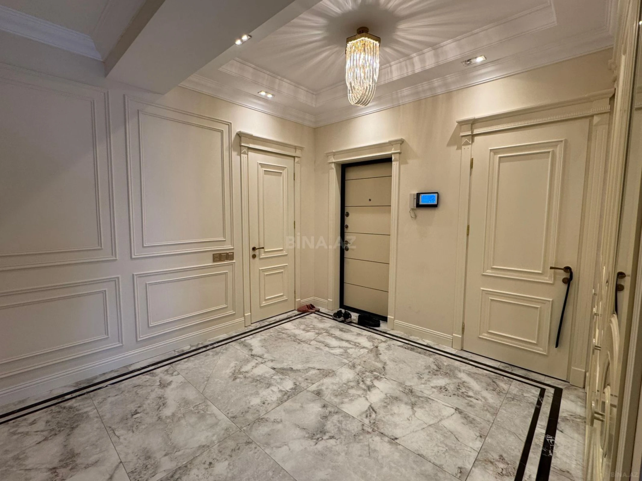 Kirayə verilir 3 otaqlı mənzil 140 m²