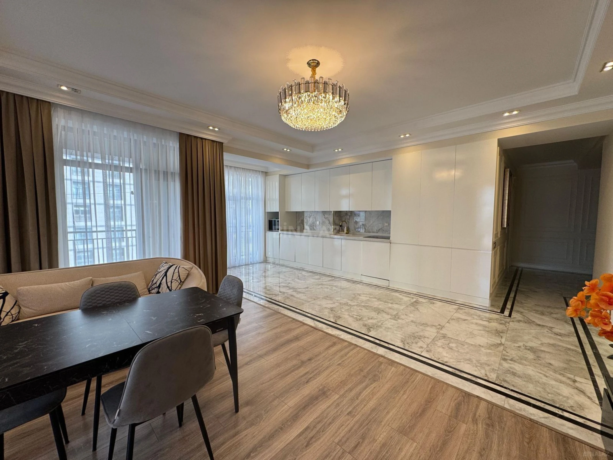 Kirayə verilir 3 otaqlı mənzil 140 m²