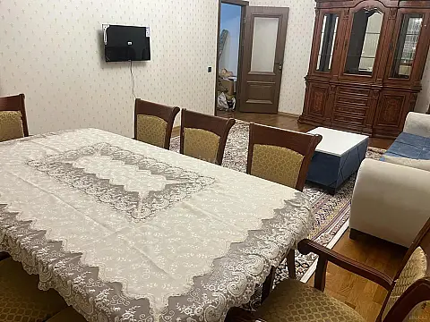 Kirayə verilir 2 otaqlı mənzil 70 m²
