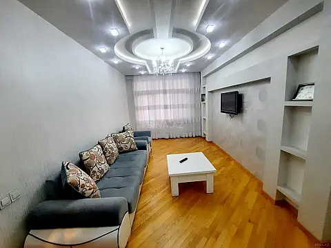 Kirayə verilir 2 otaqlı mənzil 85 m²