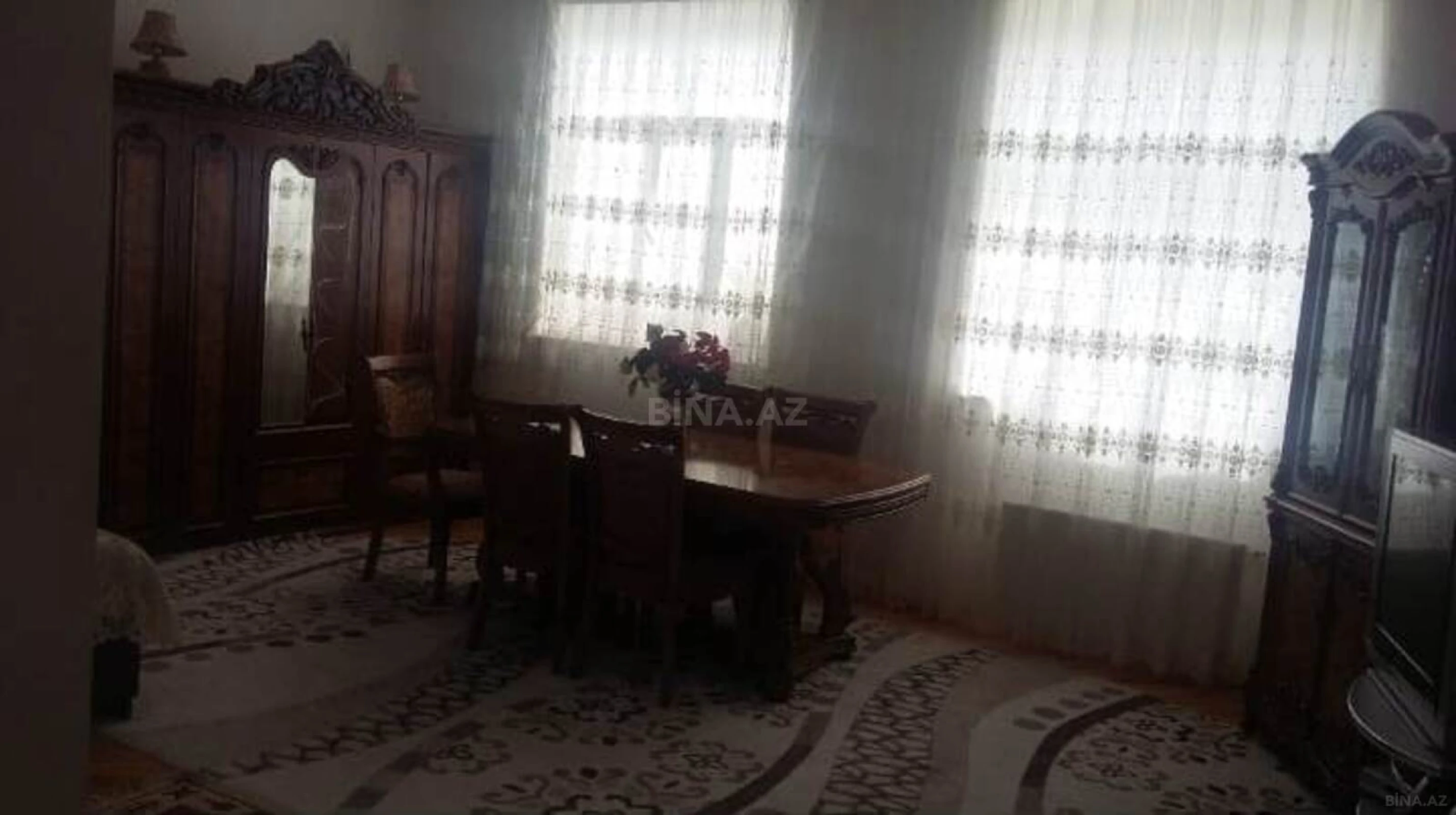 Satılır 6 otaqlı həyət evi 300 m²