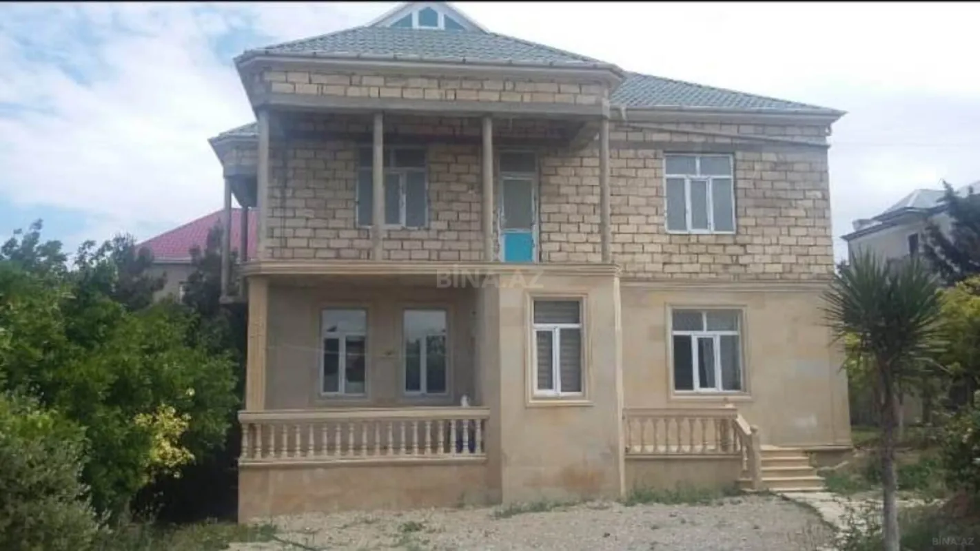 Satılır 6 otaqlı həyət evi 300 m²