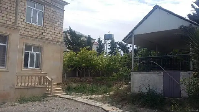 Satılır 6 otaqlı həyət evi 300 m²