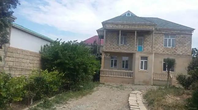 Satılır 6 otaqlı həyət evi 300 m²