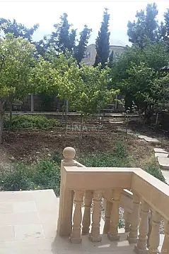 Satılır 6 otaqlı həyət evi 300 m²