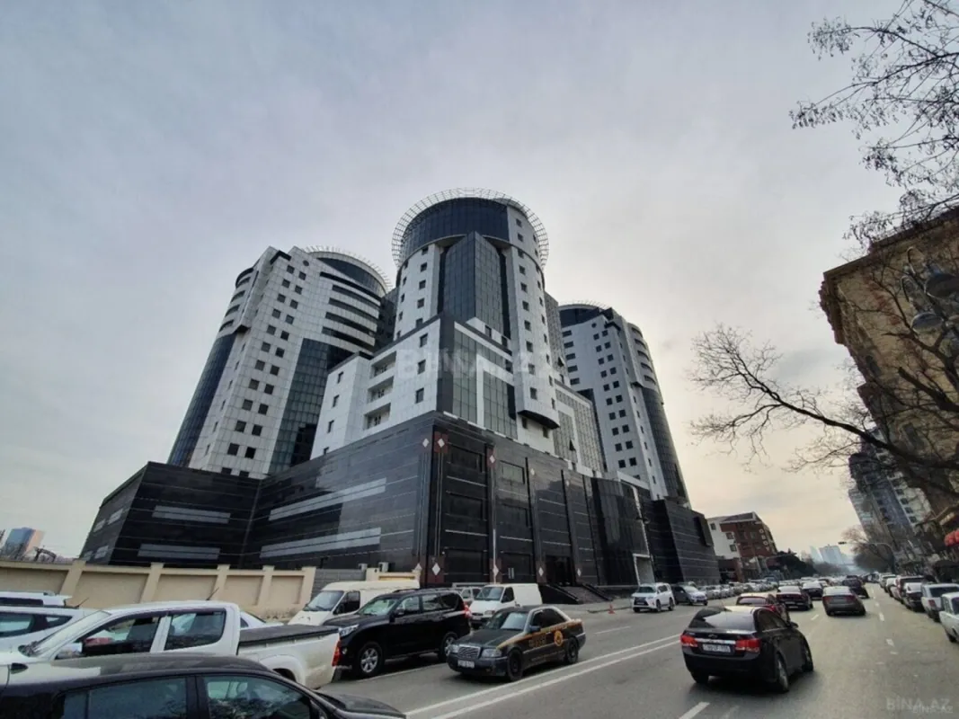 Satılır 4 otaqlı ofis 146 m²