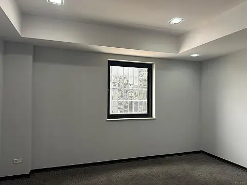 Satılır 4 otaqlı ofis 146 m²