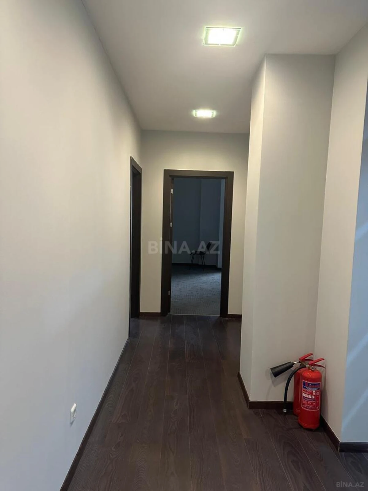 Satılır 4 otaqlı ofis 146 m²