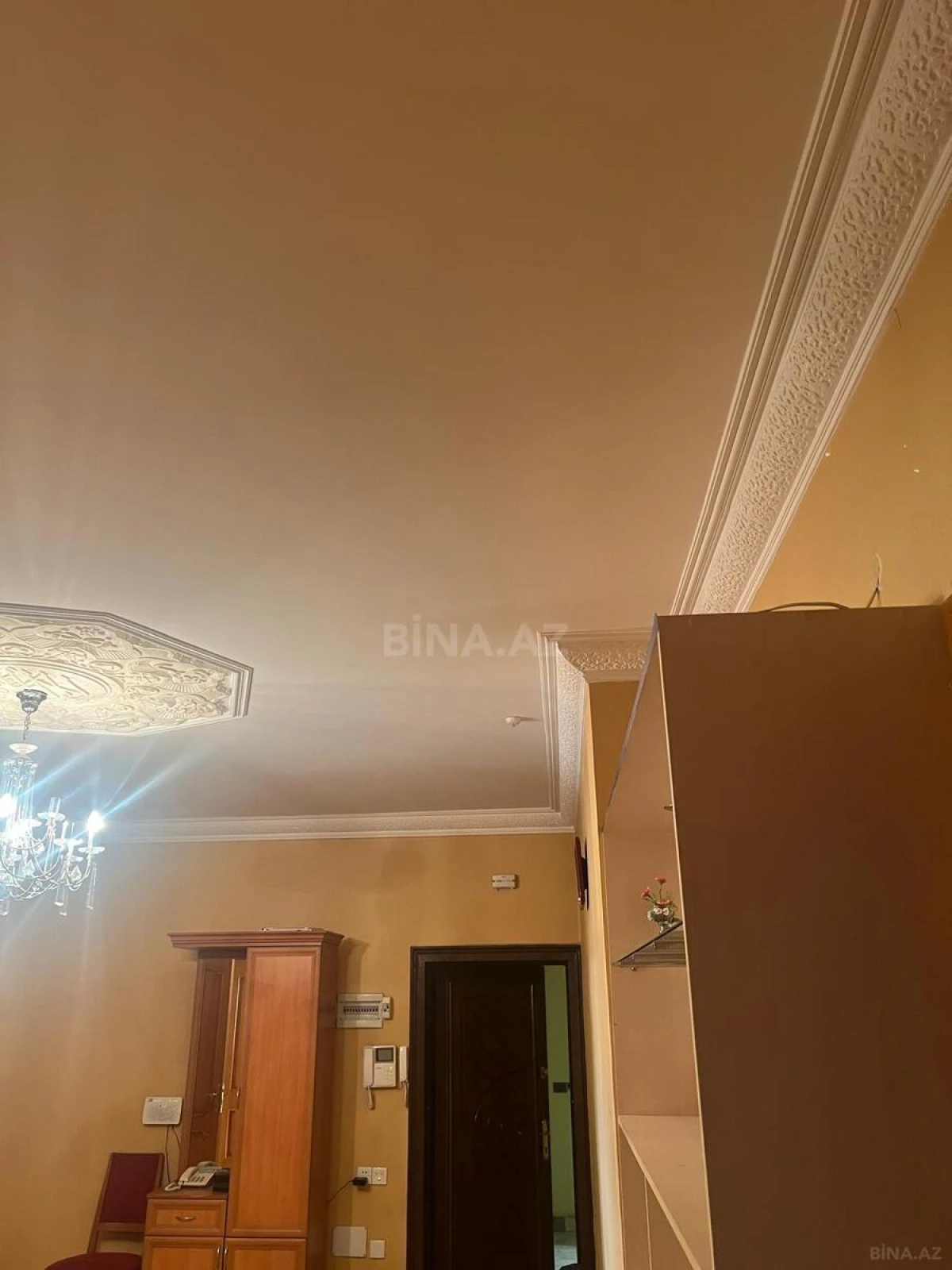 Kirayə verilir 3 otaqlı mənzil 175 m²
