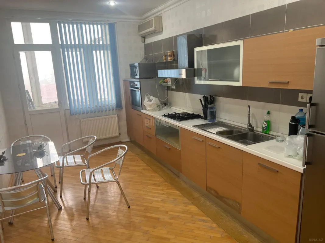 Kirayə verilir 3 otaqlı mənzil 175 m²