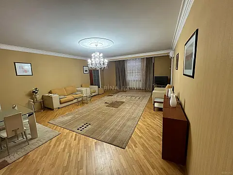 Kirayə verilir 3 otaqlı mənzil 175 m²