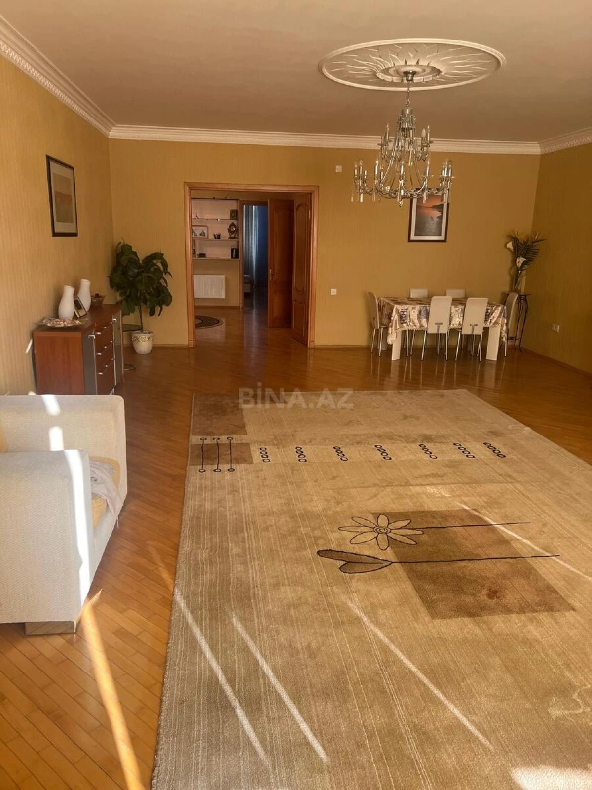 Kirayə verilir 3 otaqlı mənzil 175 m²
