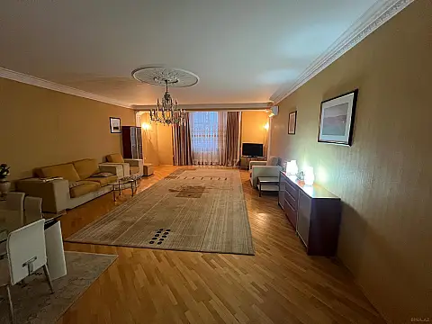 Kirayə verilir 3 otaqlı mənzil 175 m²