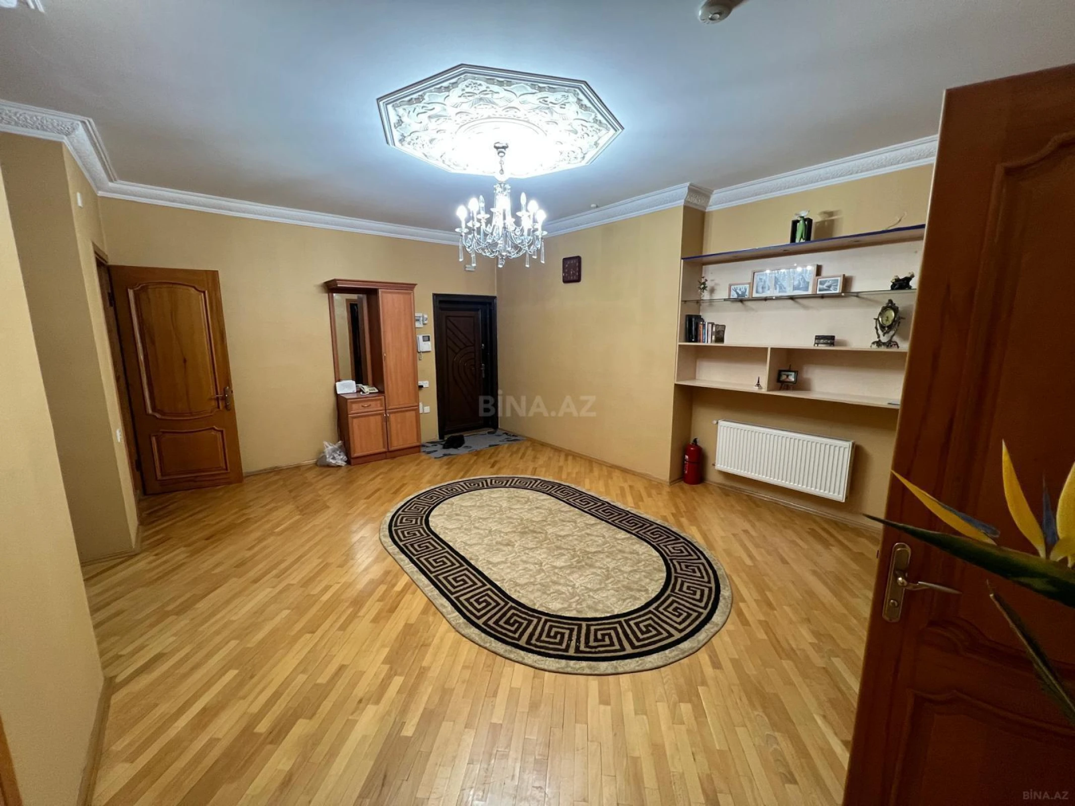 Kirayə verilir 3 otaqlı mənzil 175 m²