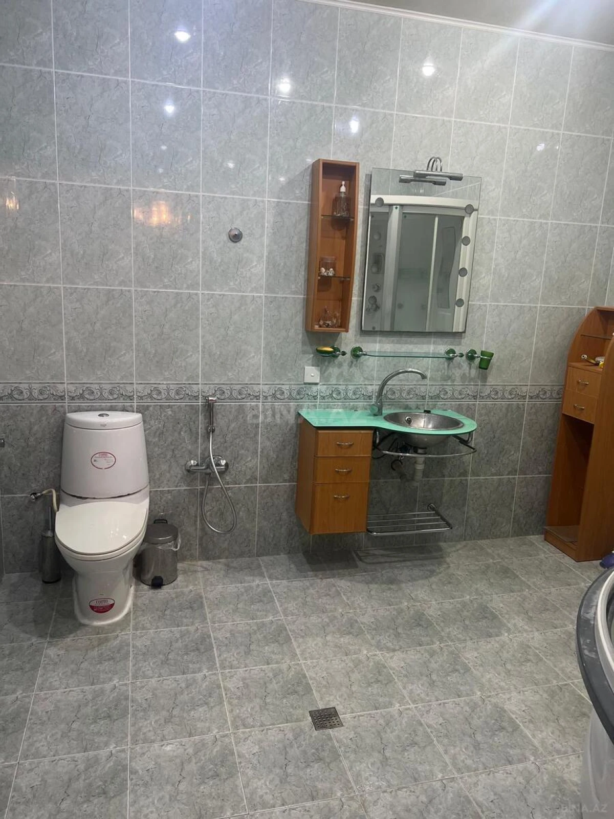 Kirayə verilir 3 otaqlı mənzil 175 m²
