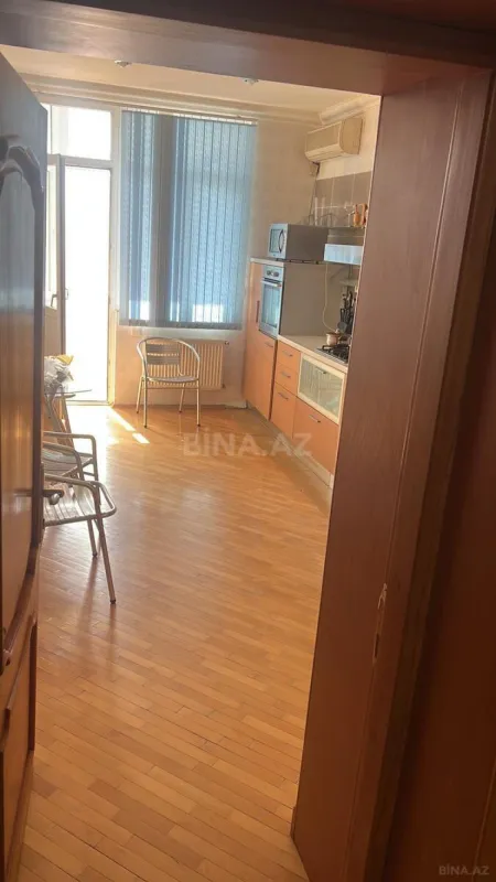 Kirayə verilir 3 otaqlı mənzil 175 m²