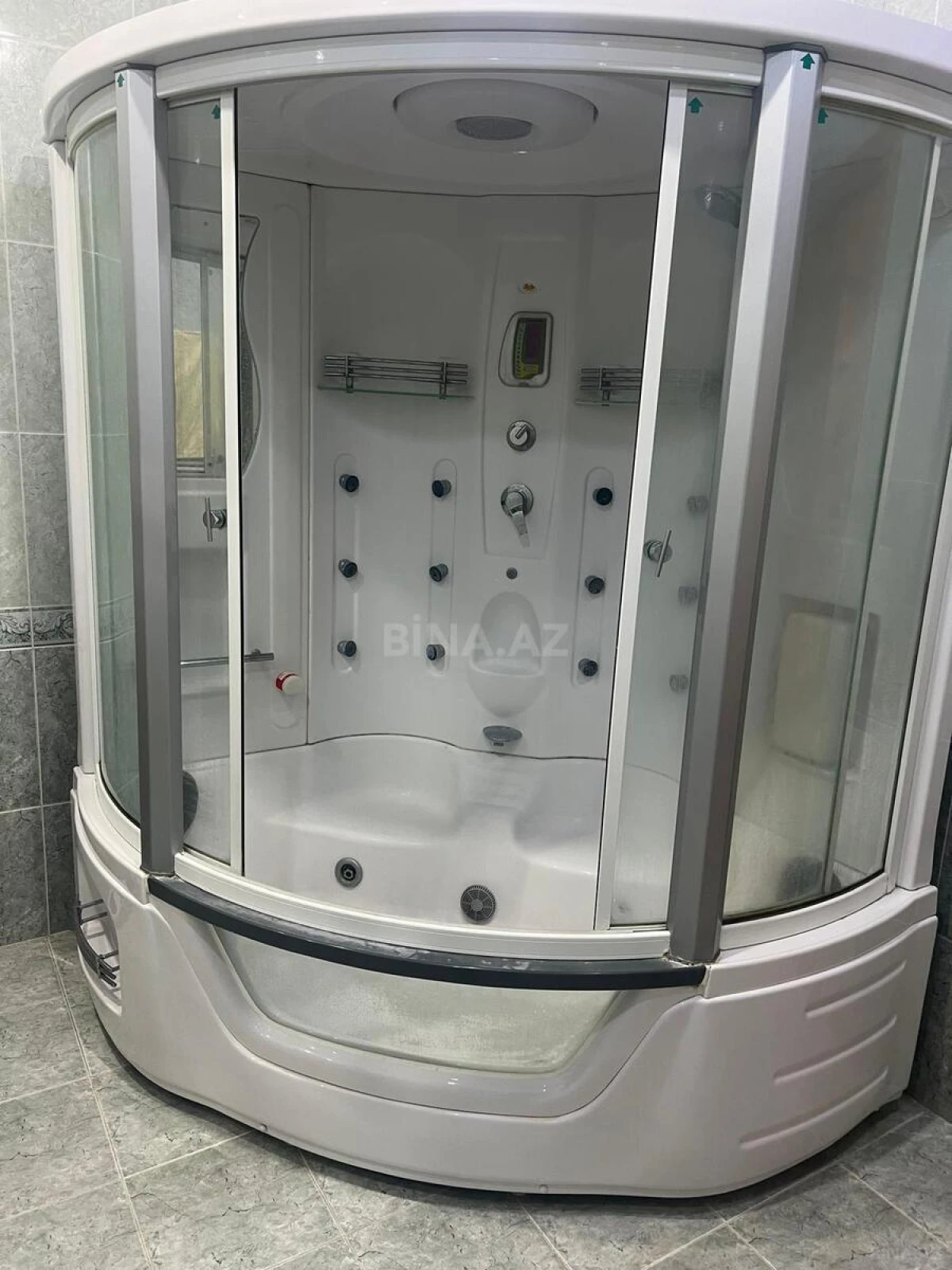 Kirayə verilir 3 otaqlı mənzil 175 m²