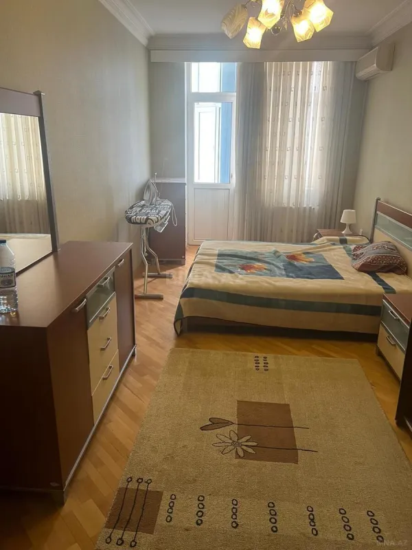 Kirayə verilir 3 otaqlı mənzil 175 m²