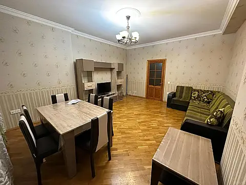 Kirayə verilir 2 otaqlı mənzil 90 m²