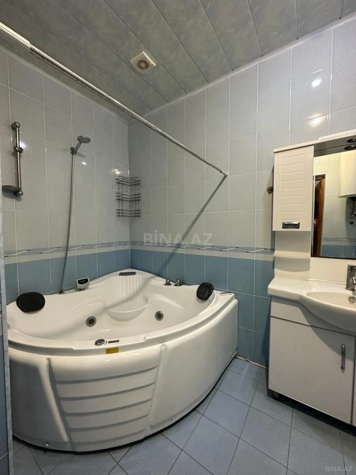 Kirayə verilir 2 otaqlı mənzil 90 m²