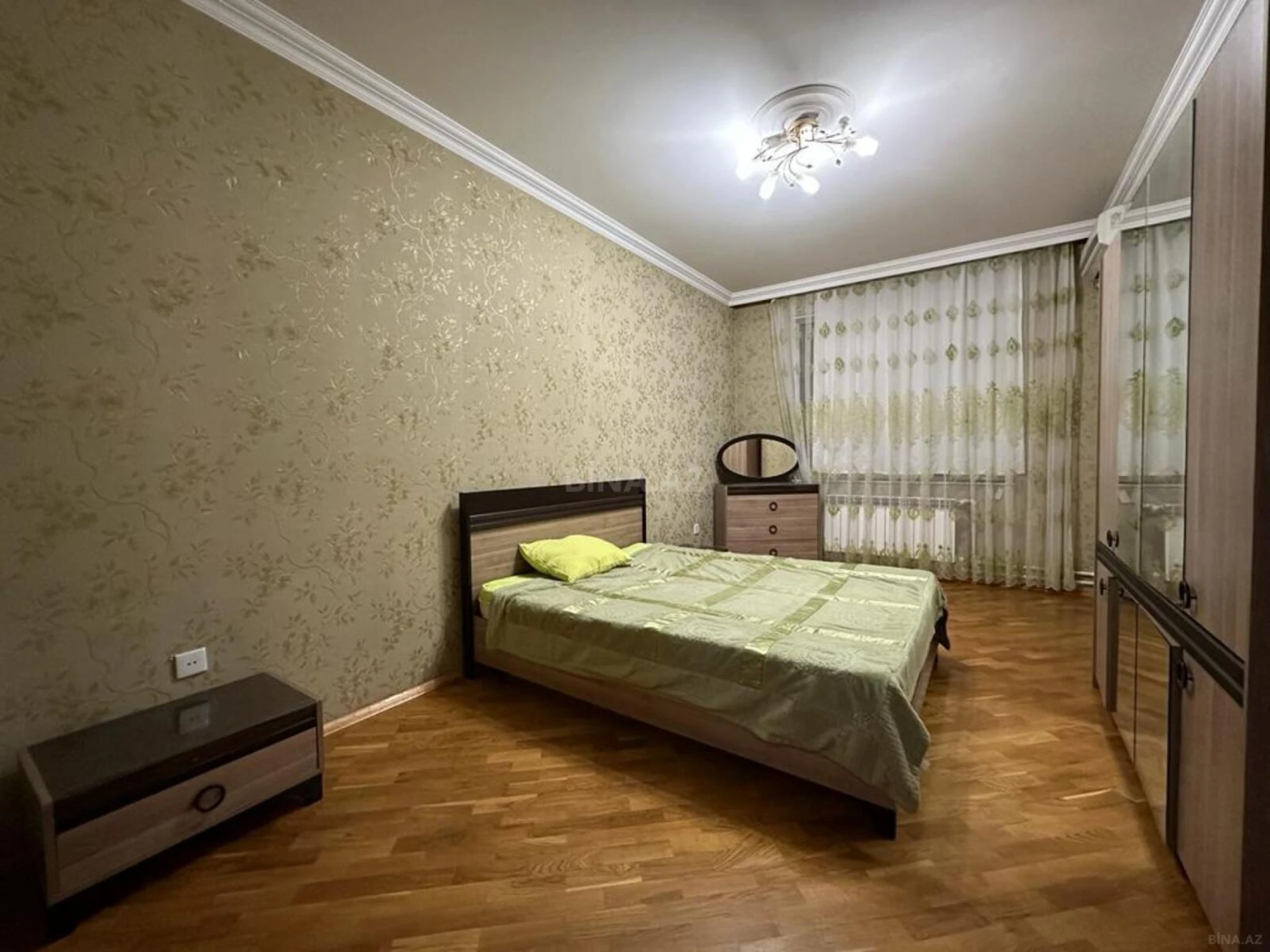 Kirayə verilir 2 otaqlı mənzil 90 m²