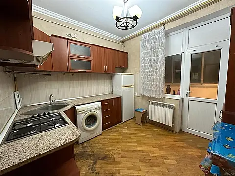 Kirayə verilir 2 otaqlı mənzil 90 m²