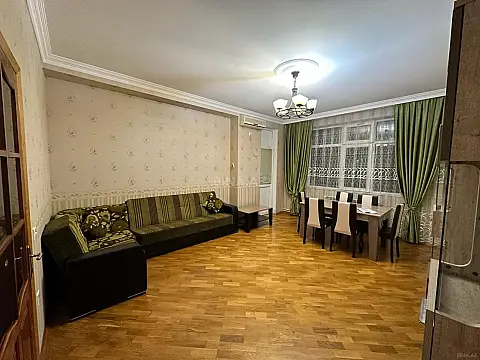 Kirayə verilir 2 otaqlı mənzil 90 m²