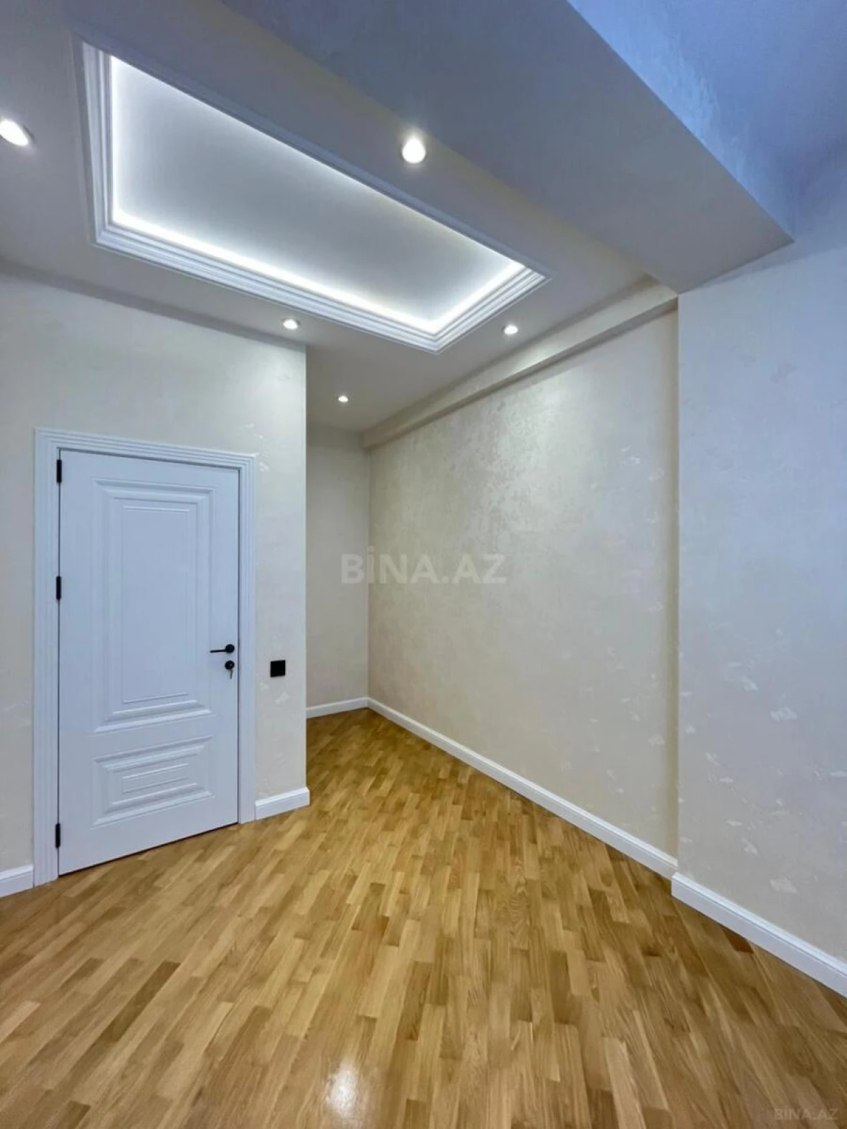 Satılır 3 otaqlı mənzil 98 m²