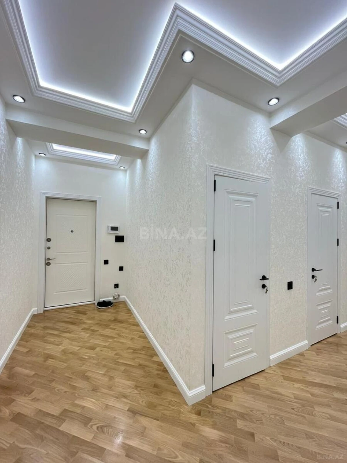 Satılır 3 otaqlı mənzil 98 m²
