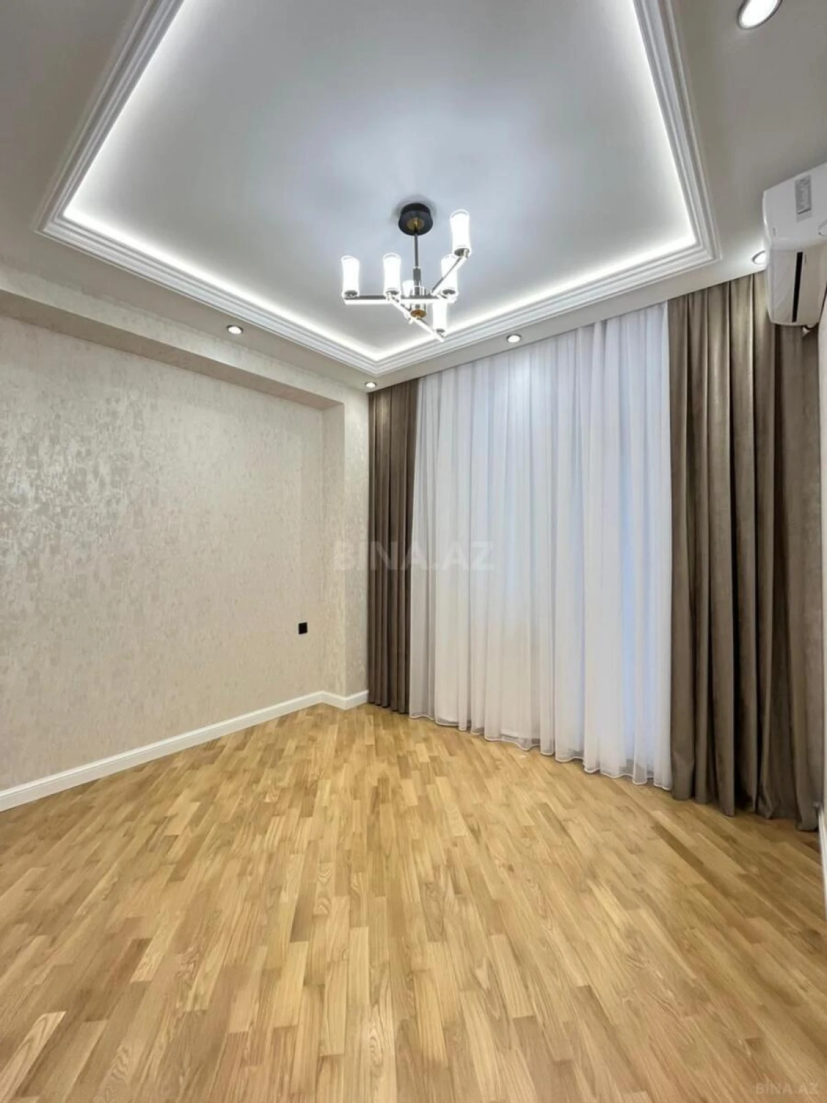 Satılır 3 otaqlı mənzil 98 m²