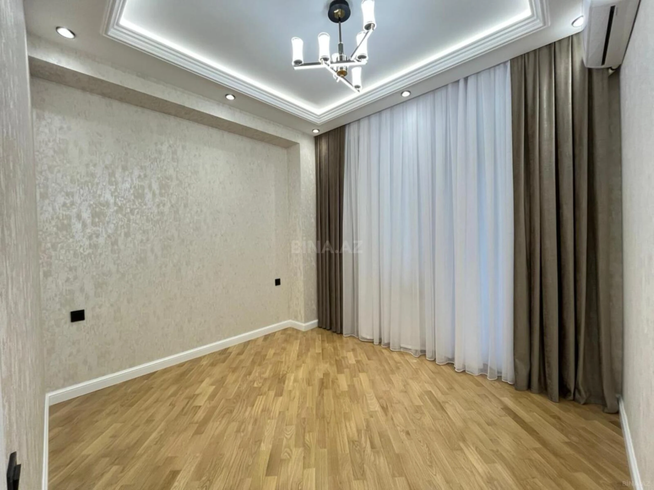 Satılır 3 otaqlı mənzil 98 m²