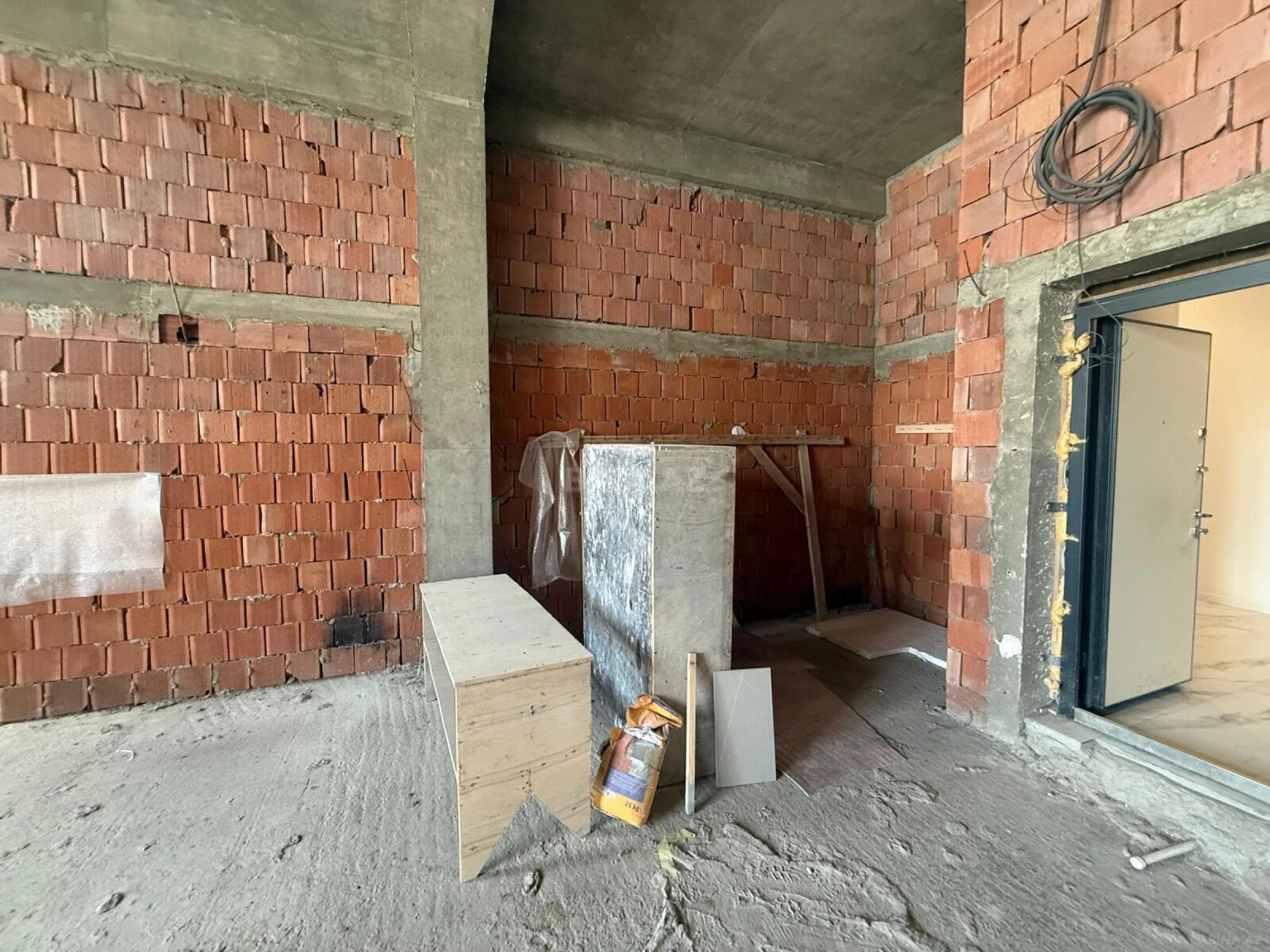 Satılır 2 otaqlı mənzil 72 m²