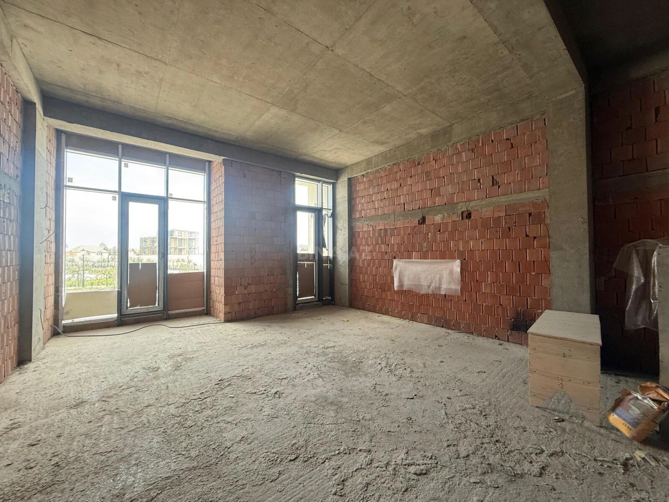 Satılır 2 otaqlı mənzil 72 m²