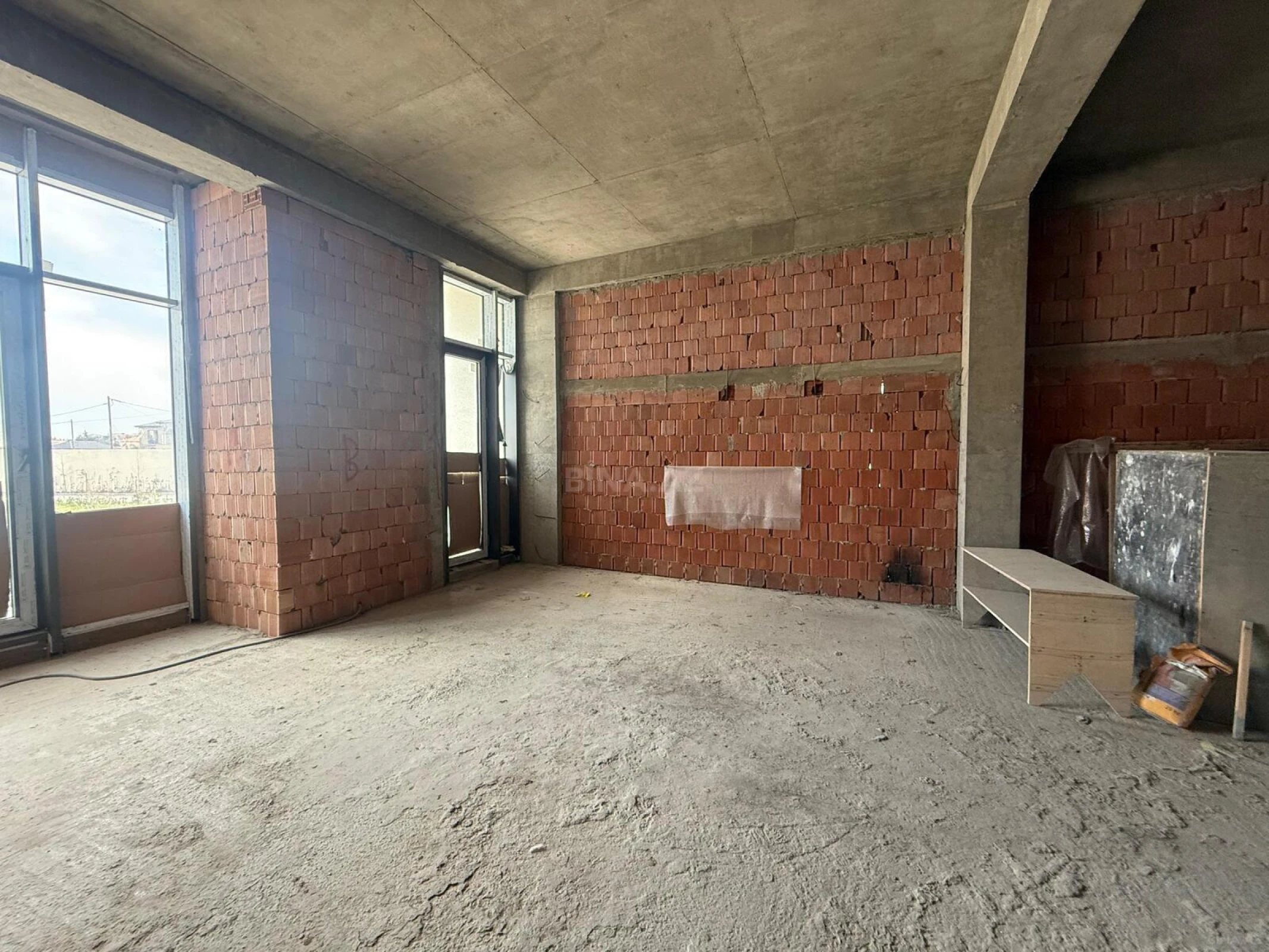 Satılır 2 otaqlı mənzil 72 m²