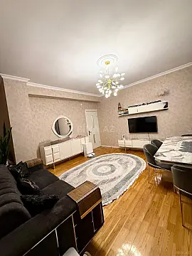 Satılır 2 otaqlı mənzil 92 m²