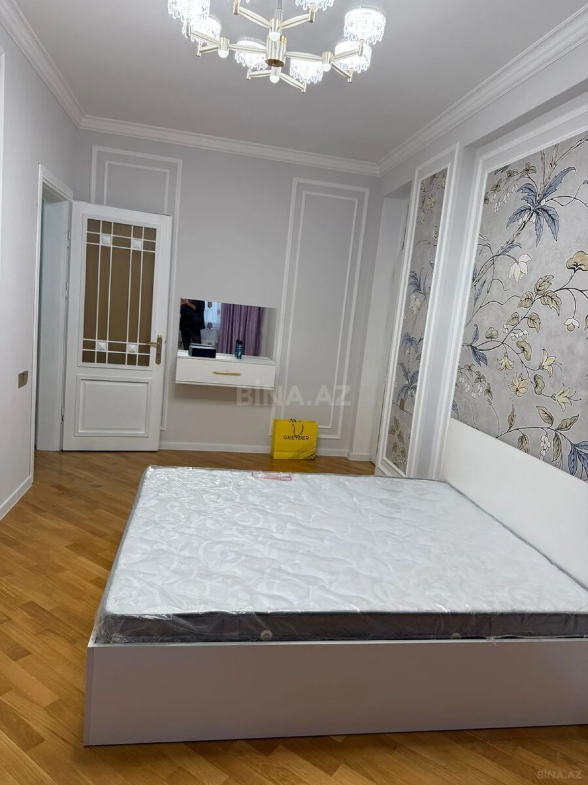 Kirayə verilir 3 otaqlı mənzil 103 m²