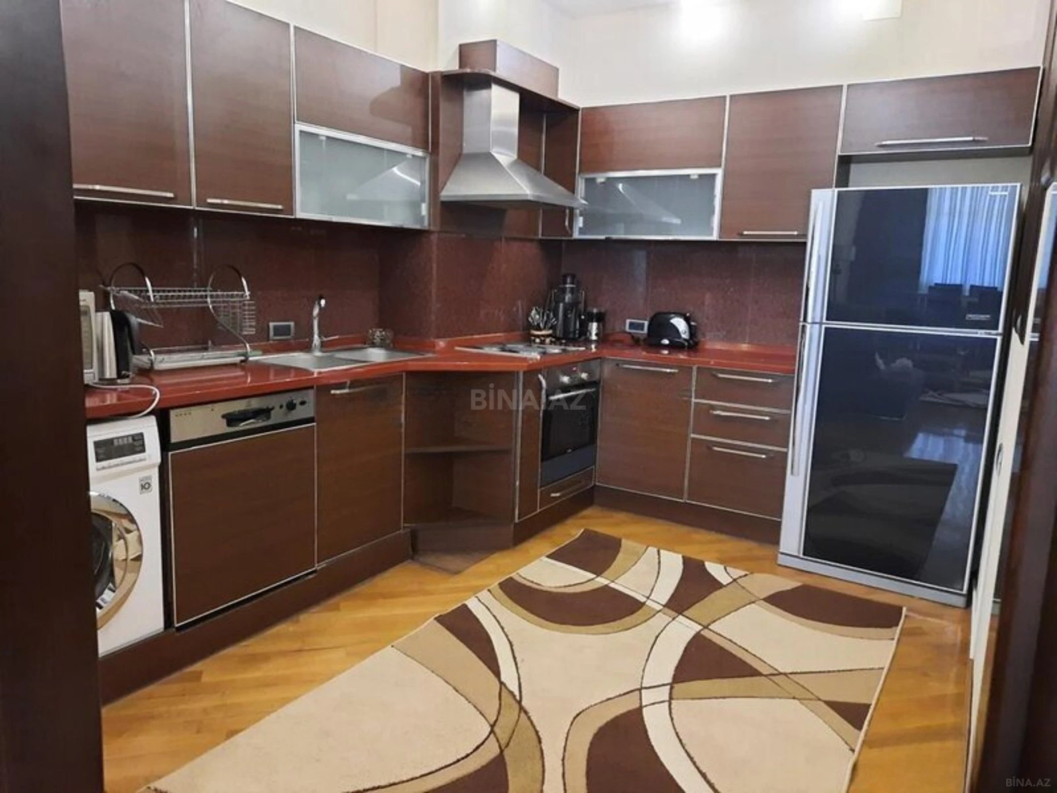 Kirayə verilir 3 otaqlı mənzil 150 m²