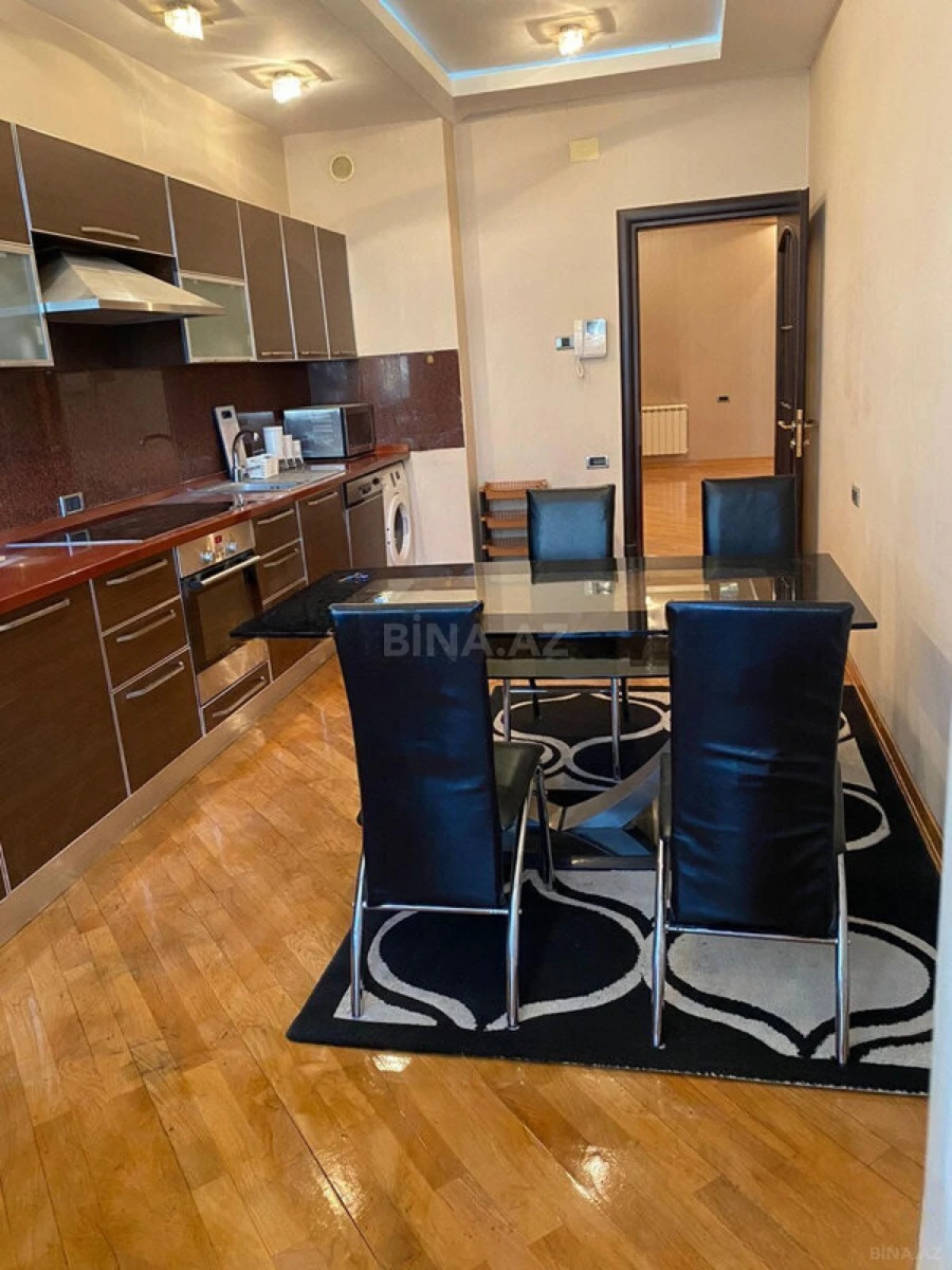 Kirayə verilir 3 otaqlı mənzil 150 m²