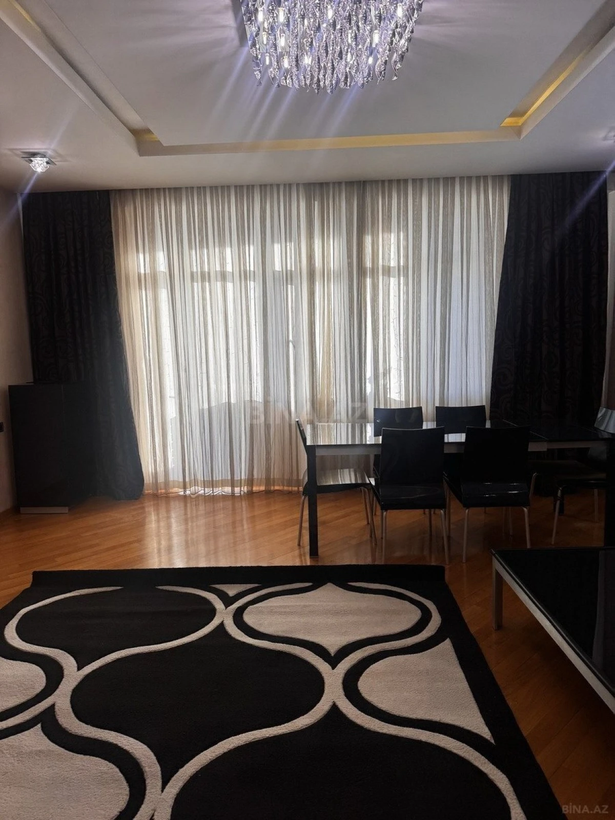 Kirayə verilir 3 otaqlı mənzil 150 m²