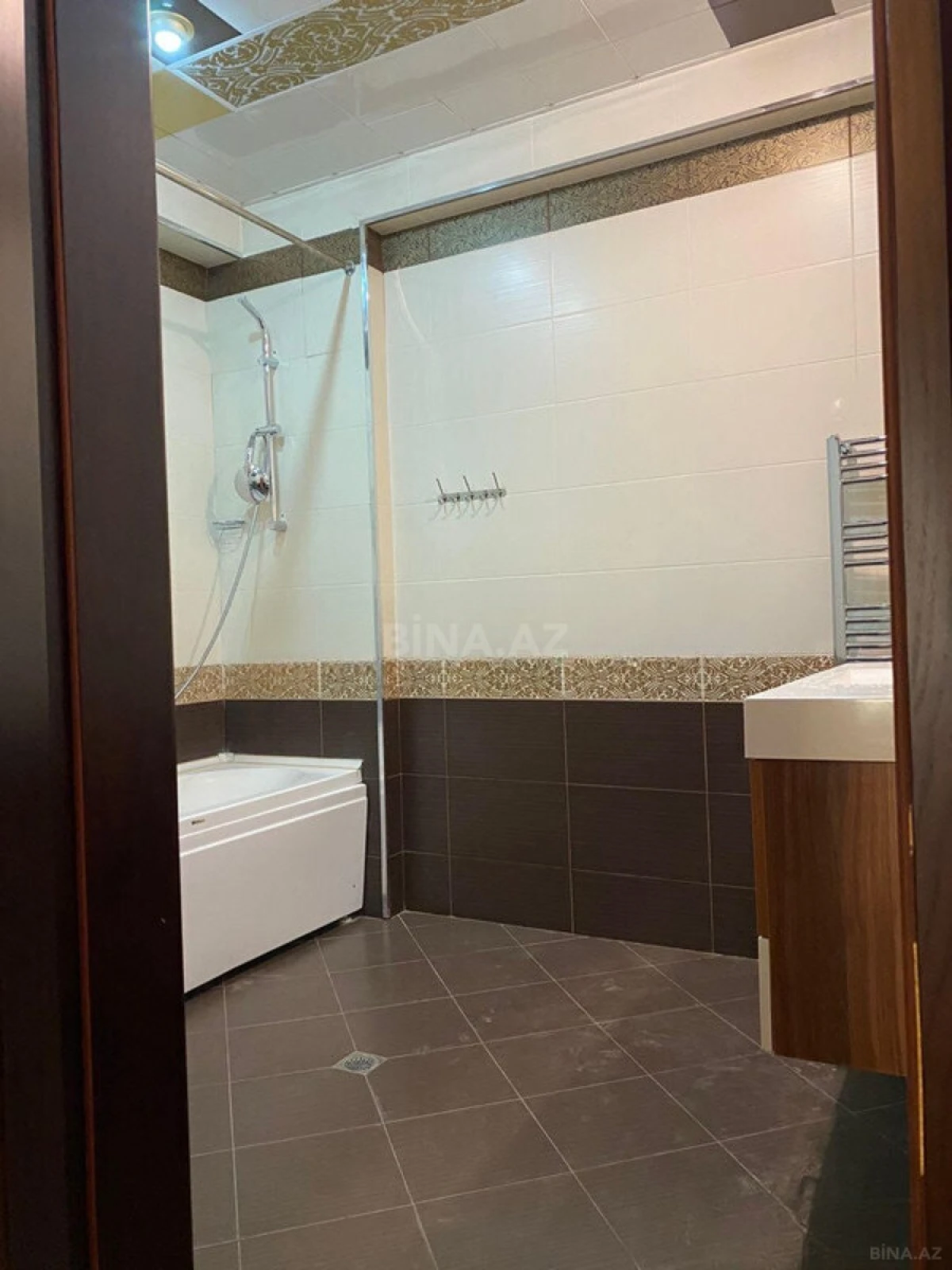 Kirayə verilir 3 otaqlı mənzil 150 m²