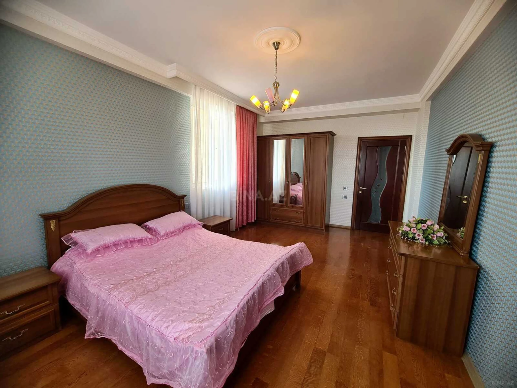 Kirayə verilir 2 otaqlı mənzil 100 m²