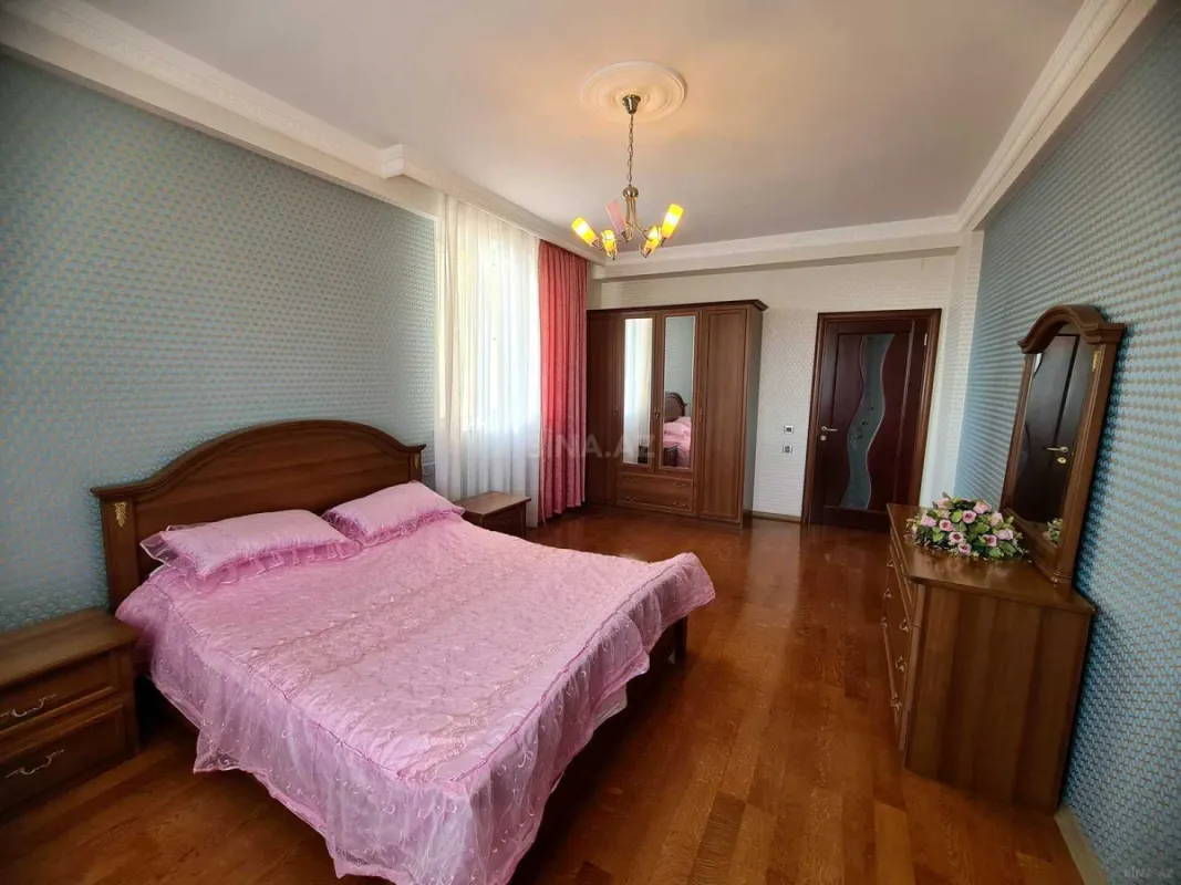 Kirayə verilir 2 otaqlı mənzil 100 m²