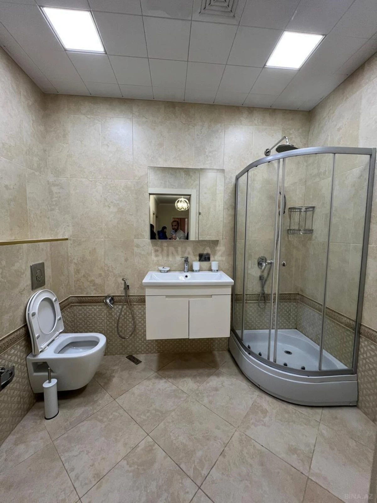 Satılır 4 otaqlı mənzil 178 m²