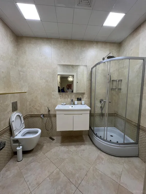 Satılır 4 otaqlı mənzil 178 m²