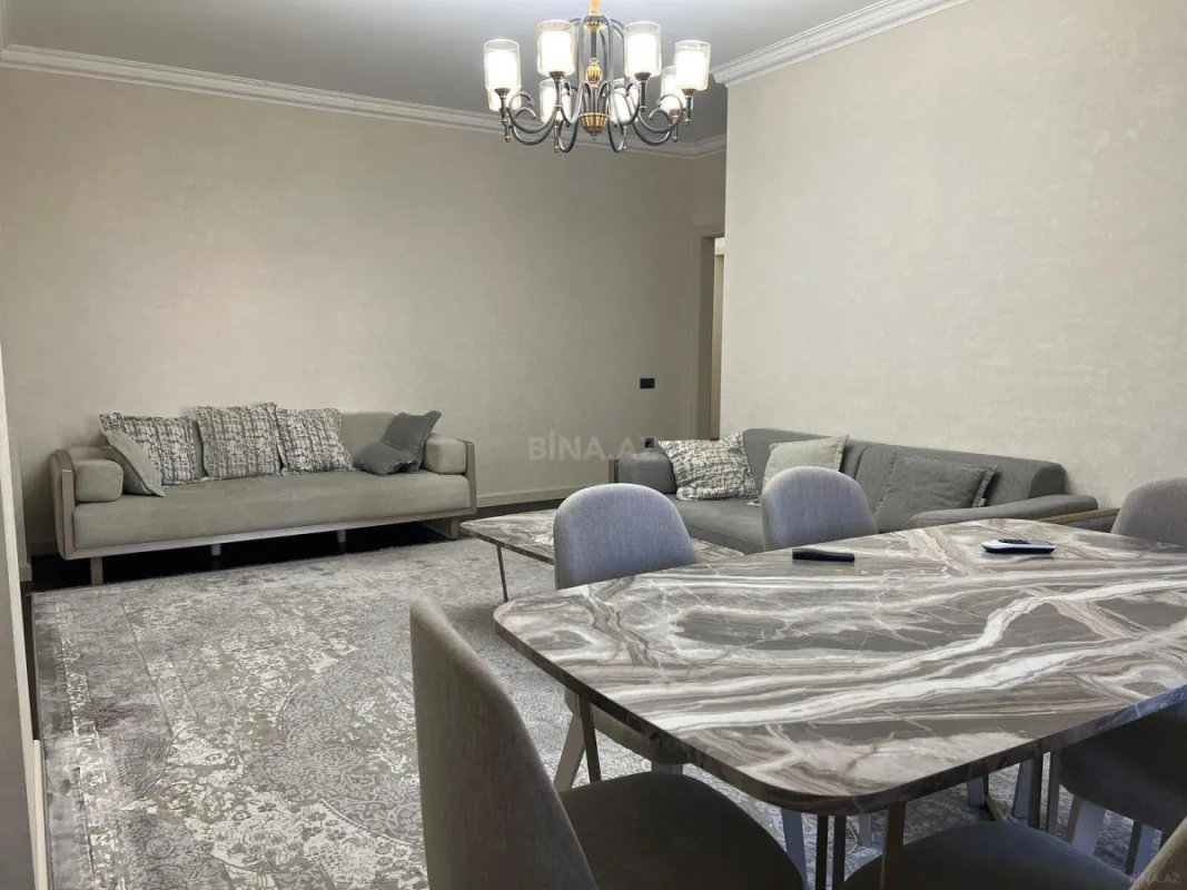 Satılır 4 otaqlı mənzil 178 m²