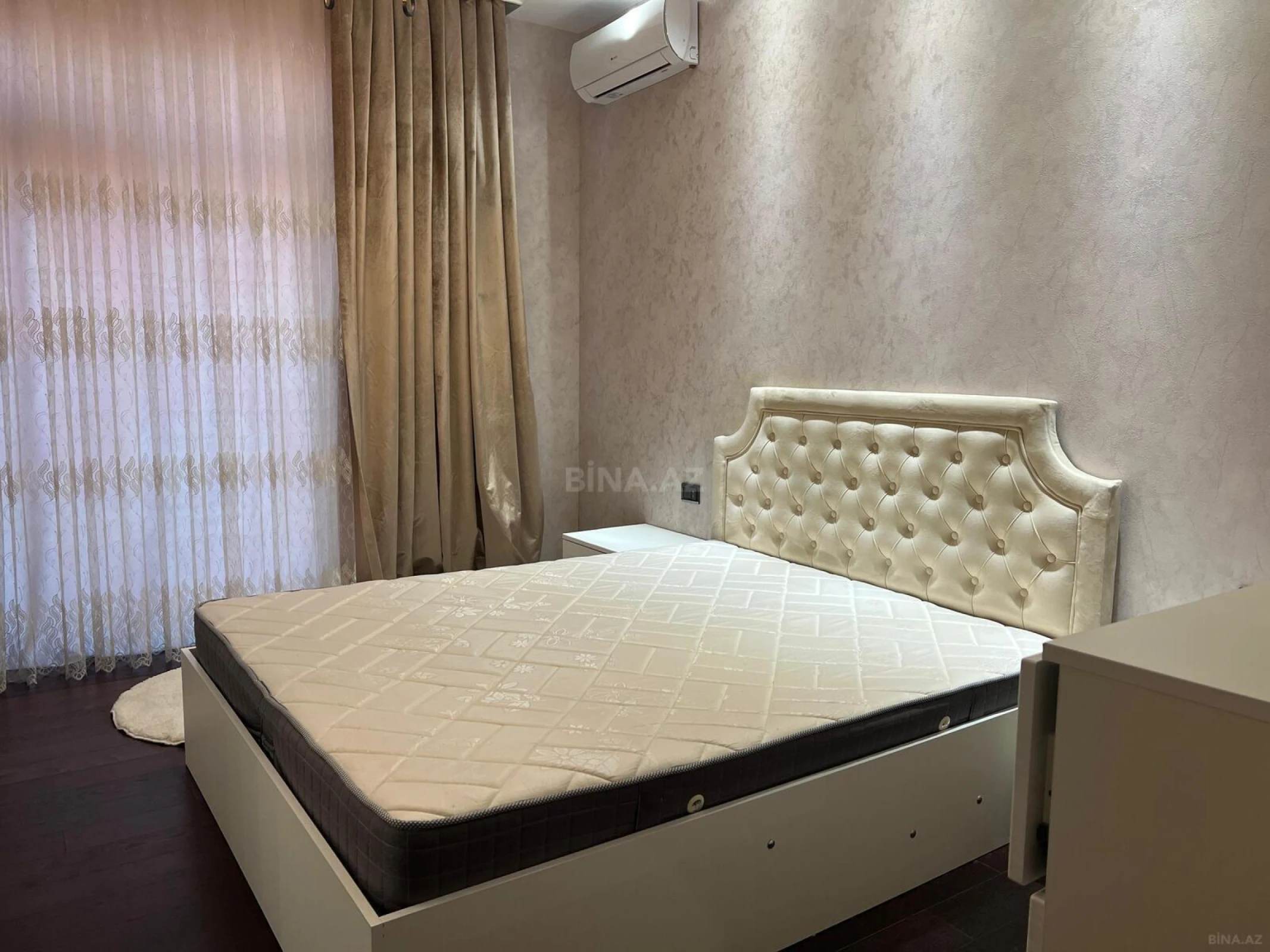 Satılır 4 otaqlı mənzil 178 m²