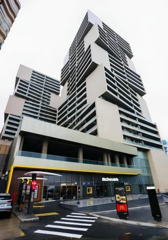 Satılır 4 otaqlı mənzil 178 m²